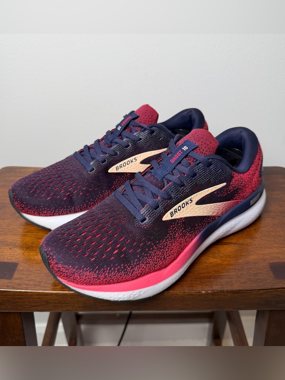 Brooks Ghost 16 Women’s Size 9.5 B Navy Pink Running Shoes 1204071B422